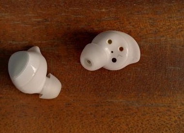 Обзор Samsung Galaxy Buds+ — конкурентов AirPods Pro для Android-смартфонов